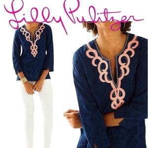 Lilly Pulitzer Amelia Island tunic in size Small. Navy blue  EUC Gorgeous detail